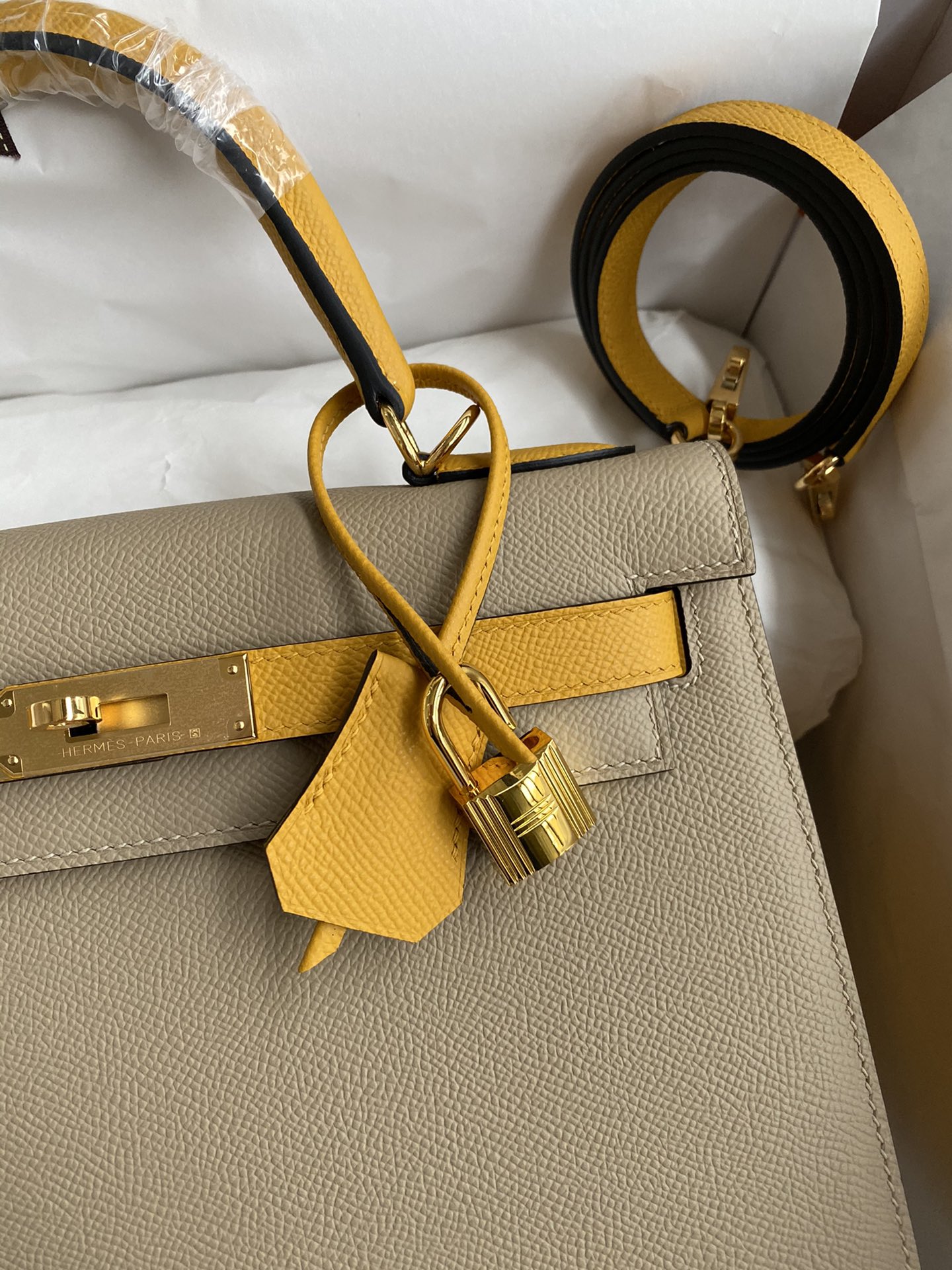 Hermes Kelly 28cm Handbag Shoulder Bag in Trench Yellow Amber Epsom Leather